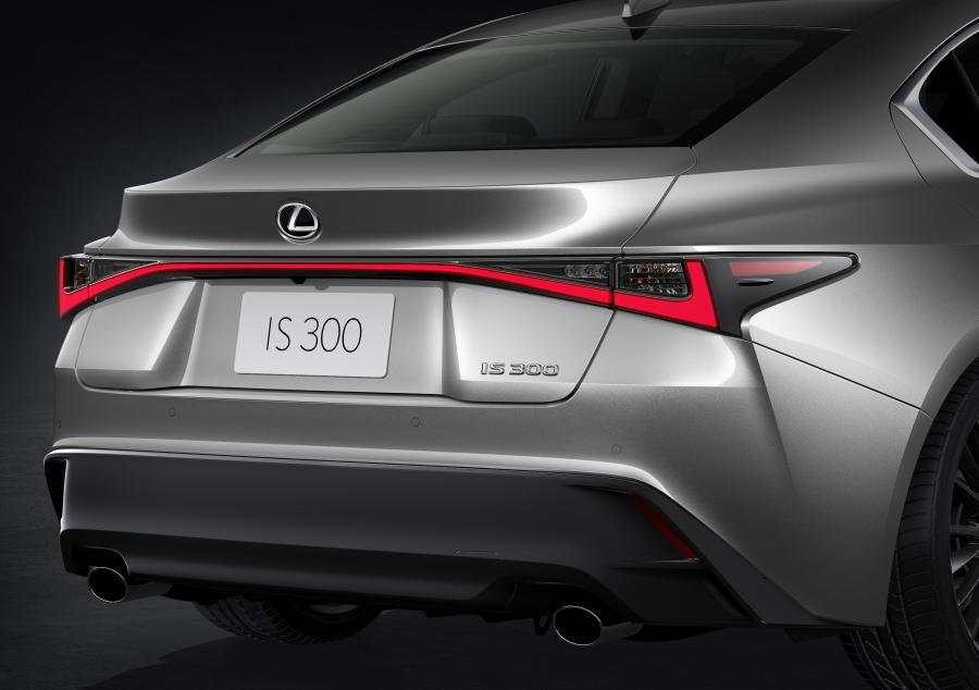 Детали экстерьера Lexus IS300 2020 года  (NA) (фото 7 из 55)